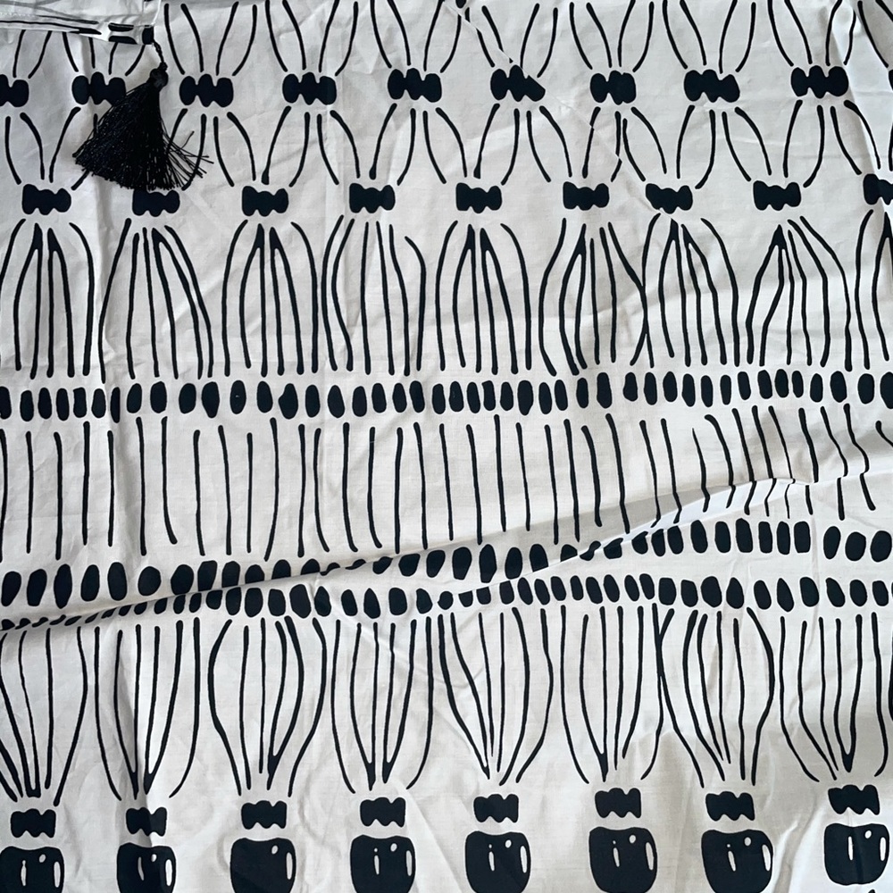 Wall tapestry with 4 corner tassels